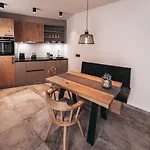 Arlhome - Zuhause Am Arlberg Апарт-отель