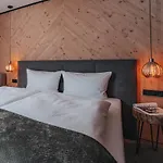 Arlhome - Zuhause Am Arlberg Апарт-отель