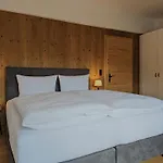 Апарт-отель Arlhome - Zuhause Am Arlberg