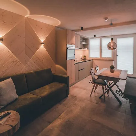 Arlhome - Zuhause Am Arlberg Apartmanhotel