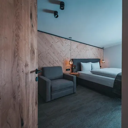 アパートホテル Arlhome - Zuhause Am Arlberg 4*